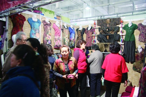 原标题:第17届苏浙沪皖粤闽丝绸服饰展 省体育中心体育馆4月25日盛大