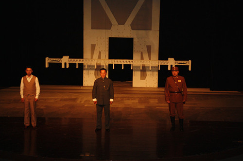 江苏省演艺集团话剧院在我校上演《激辩三十八