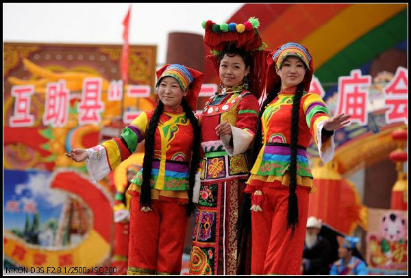 让你心动眼馋的土族<em>美女</em>和<em>服饰</em>(组图)--祁连<em>狼</em>