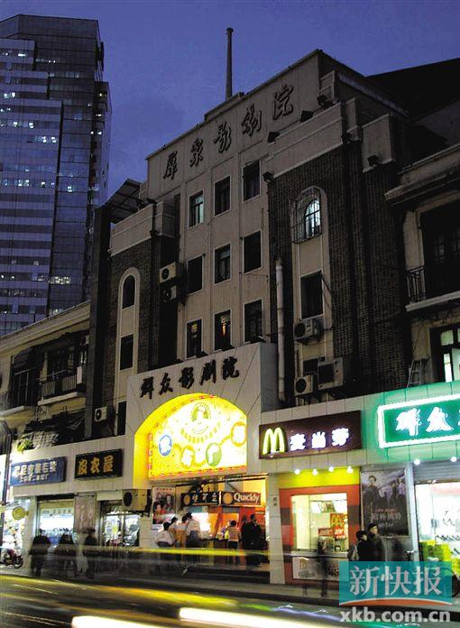 ■上海群众影剧院,原址为广东大戏院,兴建于1928年,是上海粤剧演出的主要场所之一。