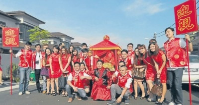 吹锁呐抬花轿 大马一华人<em>基督徒</em>举办传统中式