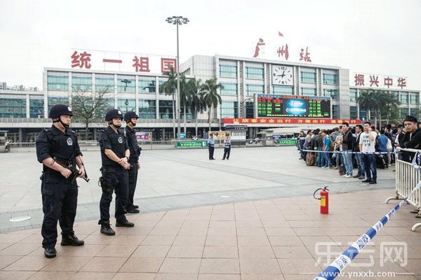 广州火车站发生持刀砍人事件嫌犯被开枪制服 