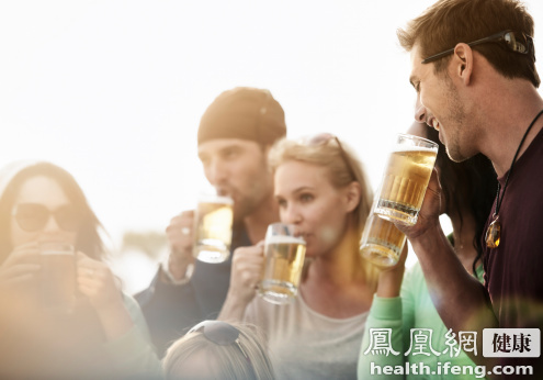 为什么喝酒以后人的脸色会不同|喝酒|乙醛_凤凰