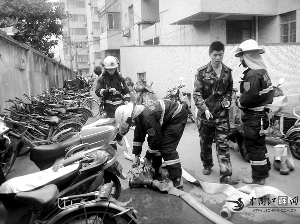 　　救援现场网络图片