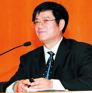 　　谢百三，复旦大学管理学院教授、博士生导师，我国著名金融证券专家。　　（资料图片）