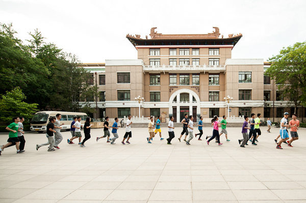 我校举行首届大学生体育文化节之校园长跑活