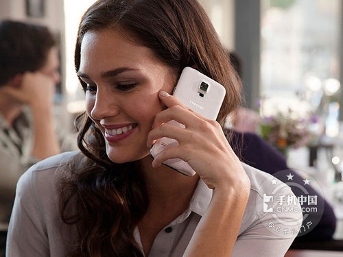 图为:三星GALAXY S5 背面