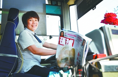女司机陈爱民微笑点开设防的心|公交车|公交