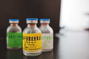 　　我国普遍使用的多联蛇毒血清，这种血清能够适用于血液性和神经性等大部分不同种类的蛇毒