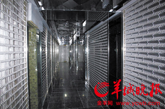 　　除街铺一家商店外，楼上3层只有2间出租