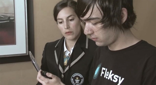 巴西少年创发短信最快世界纪录 18.19秒发25个