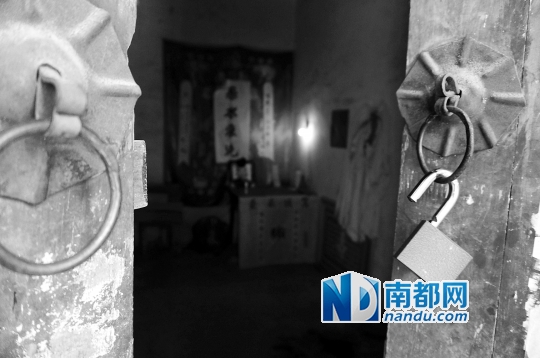 5月27日,桐城县东盛村王云华的家中摆放着她的遗像。对于她的死亡家人既感到悲痛,又觉得她终于实现了自己多年的心愿。 本版摄影(除署名外):南都记者张少杰