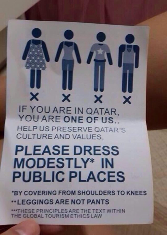 　　卡塔尔出宣传册规范游客着装：迷你裙紧身裤不得体。