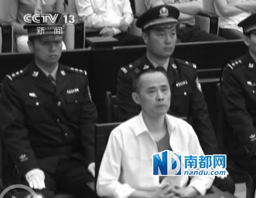 刘维在庭审现场。 央视截屏