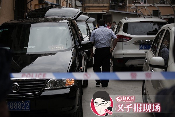 高清图—上海虹口区广中五村一家3口在家中身亡 