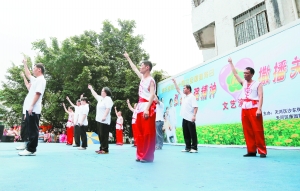 助残日残疾街坊跳起手语舞和筷子舞|学员|手语