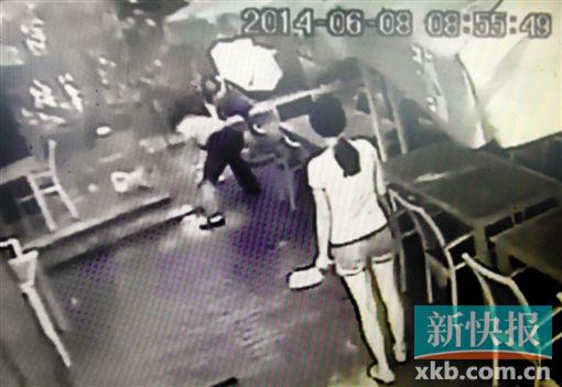 ■据店员称,被打死的白猫产崽不到一个月。新快报记者 毕志毅/摄