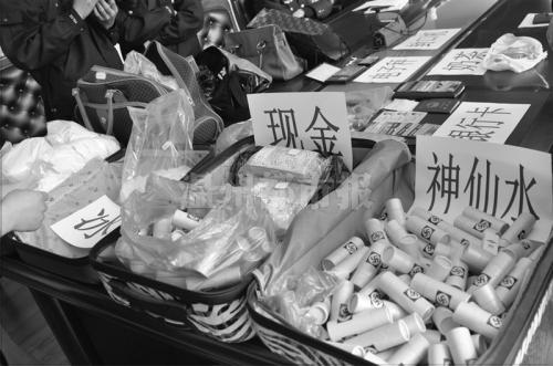 图为“3·16”公安部毒品目标案中缴获的物品。警方供图