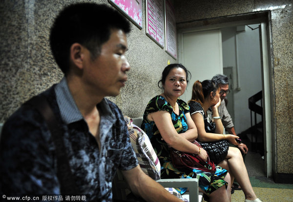 2014年6月11日上午，福州，重症病房外都在谈论小婷的事情，有责骂，有惋惜，还有安慰。