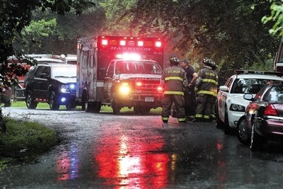 6月13日，纽约，急救人员赶到事故现场。