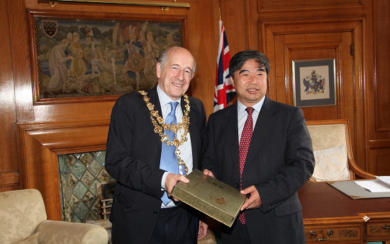 民政部副部长窦玉沛率团访问奥地利、英国|儿