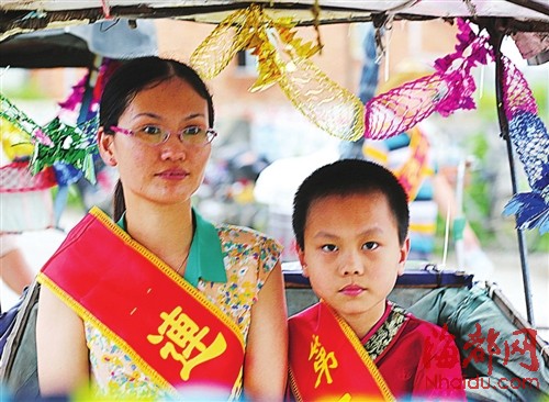 这个孩子是第十八代,第十九代的老人还要叫他叔叔