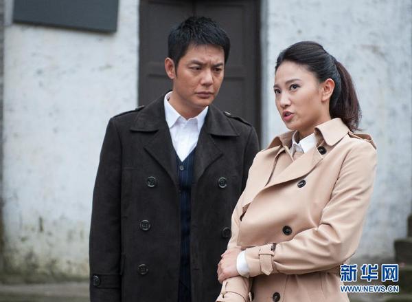 6月26日,主演傅程鹏(左)和侯梦莎在v题材现场对戏.题材乡村电视剧图片