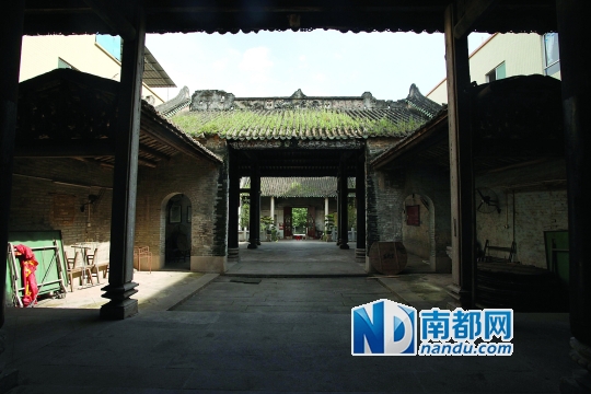 广州市番禺区员岗村,崔氏祠堂内景。