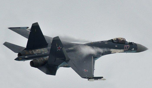 俄空军苏-35战机特技飞行(组图)