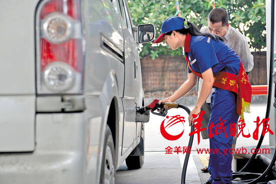 自6月30日零时起,广东14市旗下1700多座中石化加油站全面完成国V标准油品置换