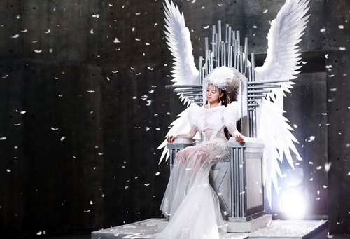 阿兰新歌《蓦兰》MV预告版首播 挑战18禁|阿