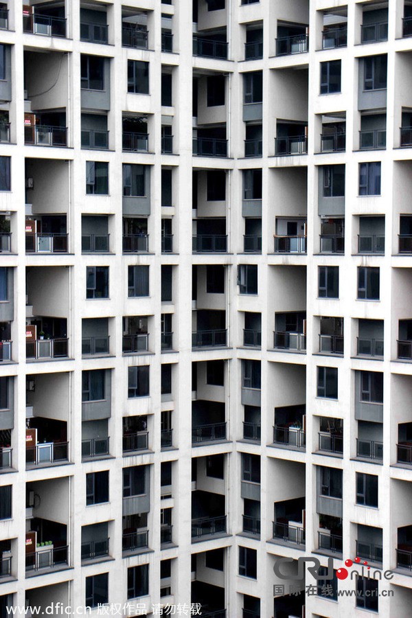 2014年7月1日,重庆一小区跃层小户型每户占地20平米左右,远远望去,好像一个一个的格子,被当地市民戏称为格子楼。图片来源:常旭/东方IC