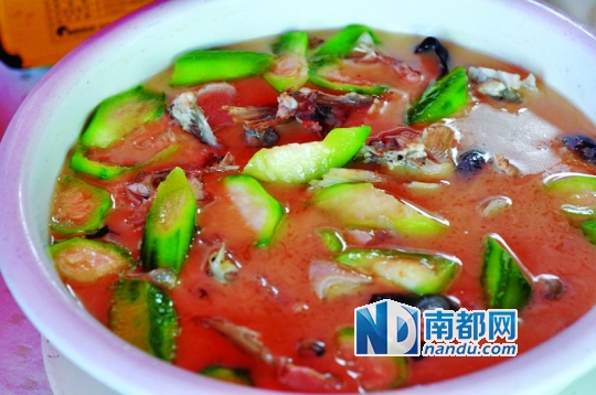 河豚骨丝瓜汤。