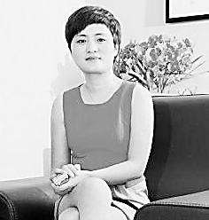 老总骗美女_骗吻狂魔亲吻美女(2)