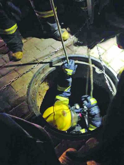 南京：男子下井疏通化粪池中毒 保安下去救人也身亡