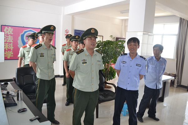 消防官兵参观案例警示宣传栏