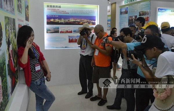 百名豆友参观钦州档案馆 一网友意外发现当年