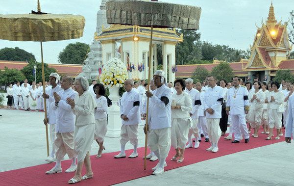 西哈努克太皇骨灰安奉仪式照片(图片来源:AKP柬新社)