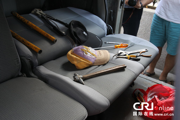 2014年7月13日，嫌疑人车辆内的作案工具。图片来源：李溱/CFP