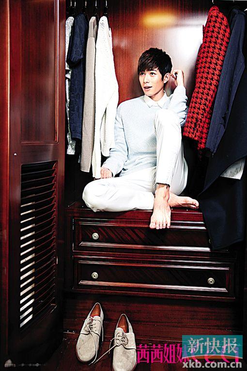 大家年少的时候也都醉得挺厉害的。    近日,陈学冬为某高端时尚杂志拍摄了一组时尚大片,大展王子魅力。