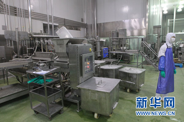 7月20日23时左右，福喜公司的生产车间已停止生产。新华社记者裴鑫摄