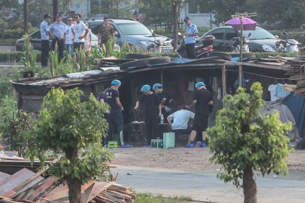 7月20日,杭州余杭区一简易棚租房内的两名女孩死亡。