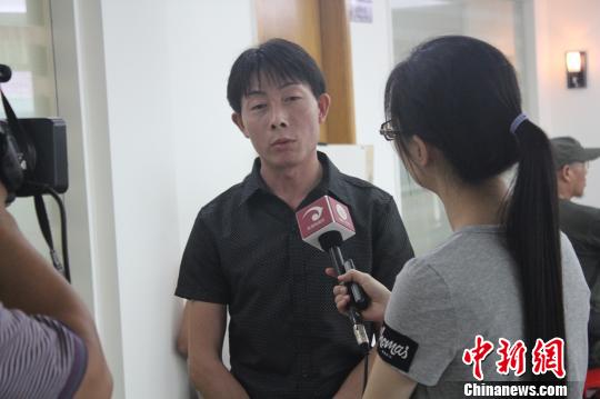 陈政在接受珠海本地媒体的采访　冒韪　摄