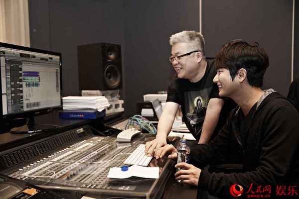 朴施厚力邀IBELIEVE作者金亨熙为电影《香气