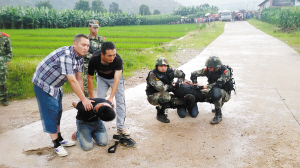 边防官兵抓获犯罪嫌疑人 供图