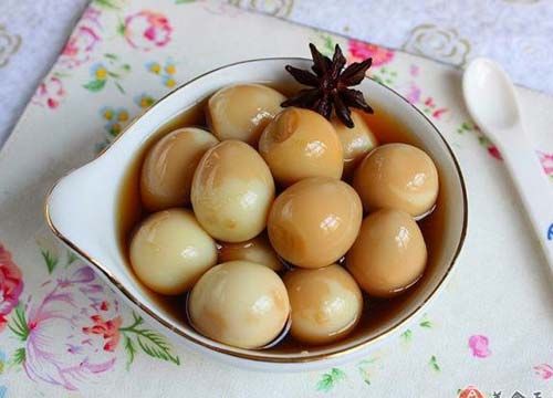 鹌鹑蛋做成糟的很容易入味