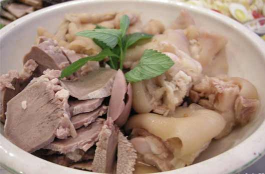 糟肉：味鲜、肉香，少了油腻，多了香槽味，是上海夏令时菜。