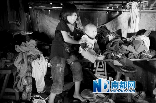 海滩上的黑户孩子|小孩子|父母