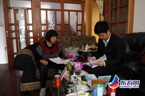 朱伟忠与百姓交流记录百姓困难