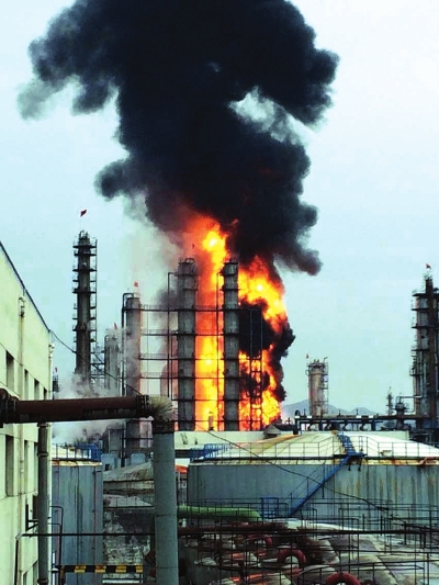 　　烈焰腾空首席记者于永昭摄